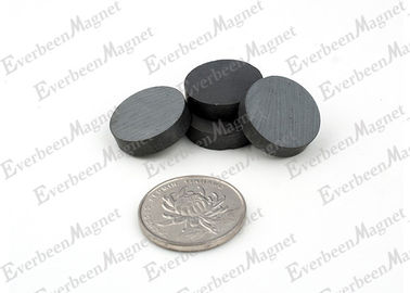 China Diámetro duro permanente de cerámica de los imanes de la ferrita del disco 20 milímetros magnetizados axialmente para los botones distribuidor